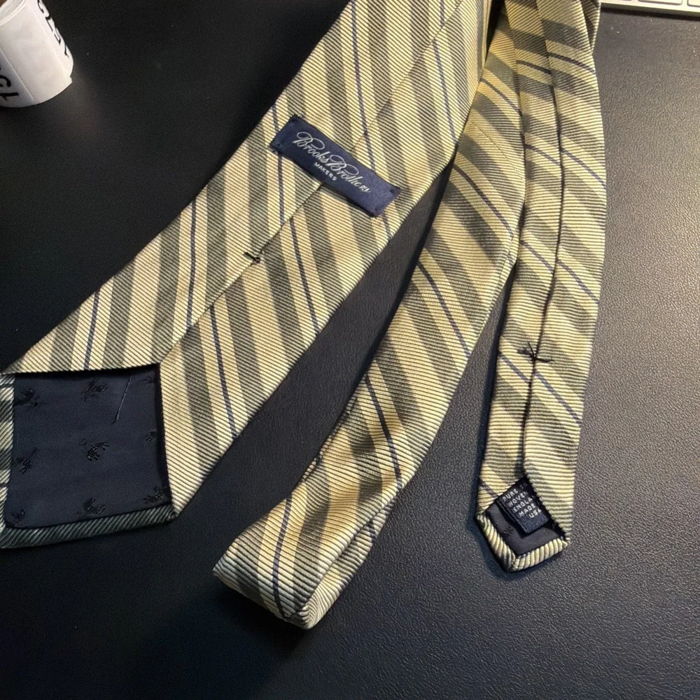 Brooks Brothers Makers Men's Striped Green Tie Pure Silk Woven In England!